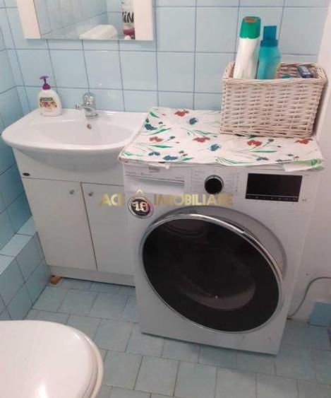 Apartament cu 3 camere decomandat, mobilat în P-ța Sfânta Vineri
