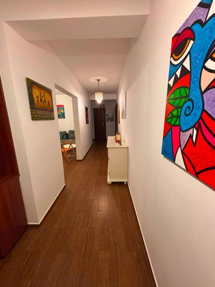 Apartament cu 3 camere decomandat în Central