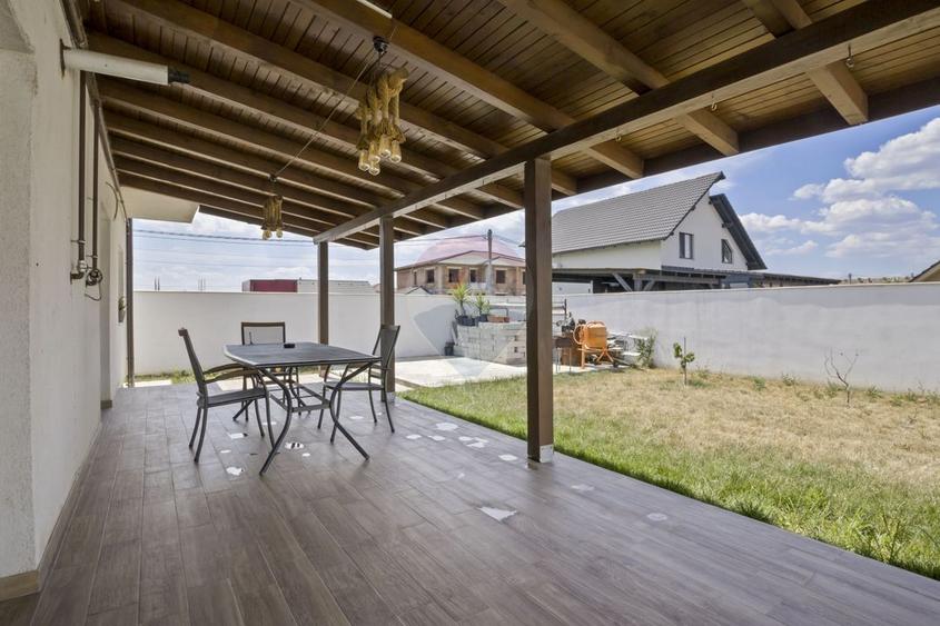 Duplex cu 8 camere cu Teren 491 Mp în Vladimirescu