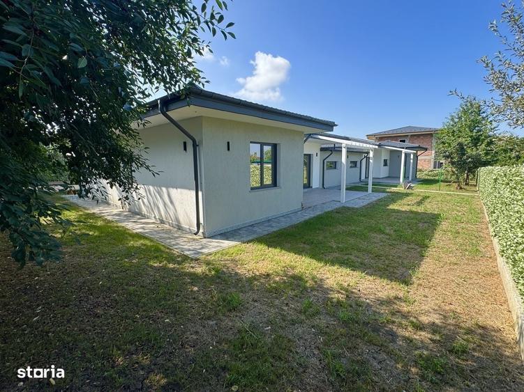 Casă cu 4 camere în Breazu