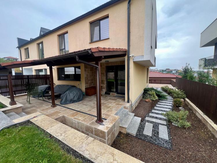 Duplex cu 4 camere cu Canalizare în Dezmir