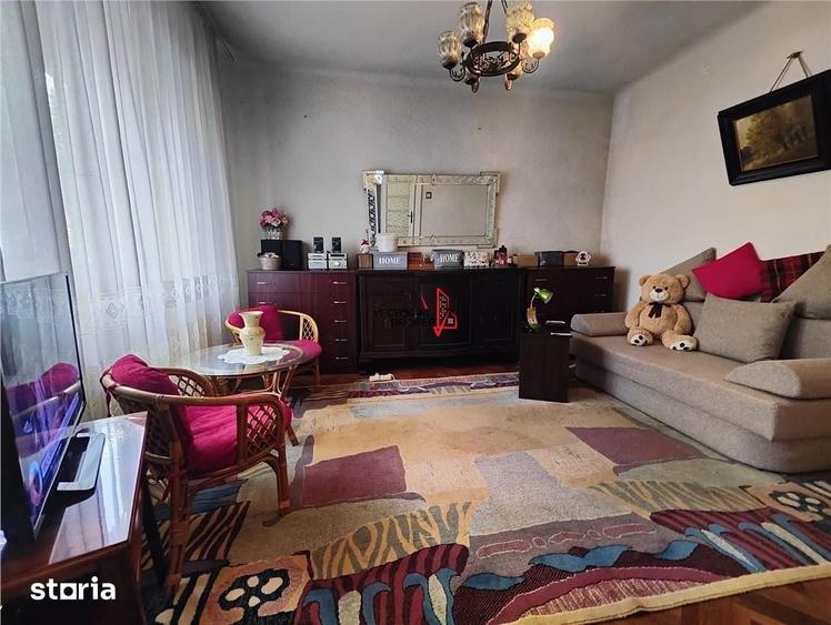 Casă cu 8 camere cu Teren 374 Mp în Grivița