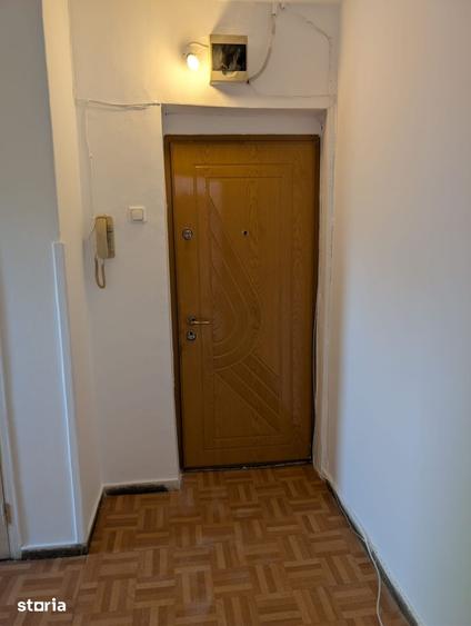 Apartament cu 3 camere semidecomandat în Nord