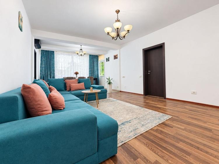 Apartament cu 3 camere decomandat, mobilat în Lipovei