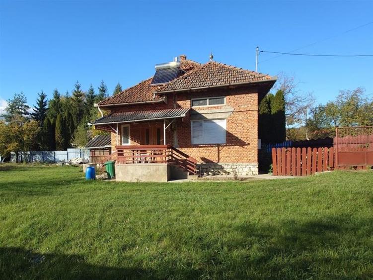 Casă individuală cu 3 camere cu Teren 1088 Mp în Vața de Jos
