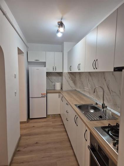 Apartament 3 camere cu balcon zona Strand - 4