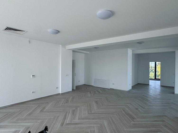 Apartament cu 3 camere semidecomandat în Iancu Nicolae