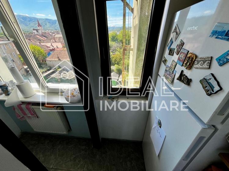 Apartament cu 2 camere semidecomandat, mobilat în Central