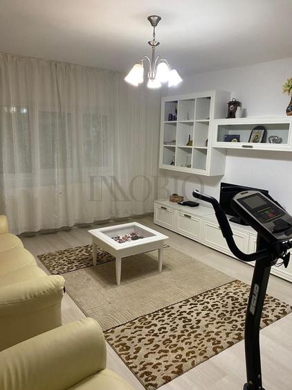 Apartament cu 3 camere decomandat în Panduri
