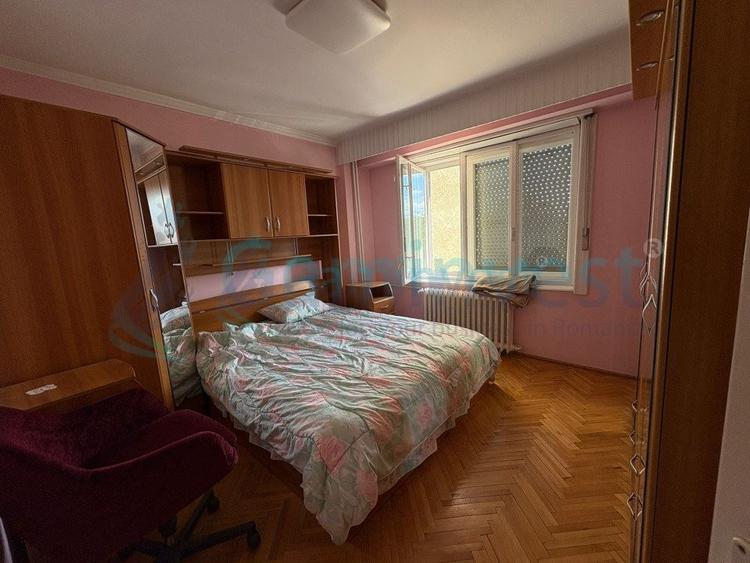Apartament cu 3 camere decomandat, mobilat în Decebal