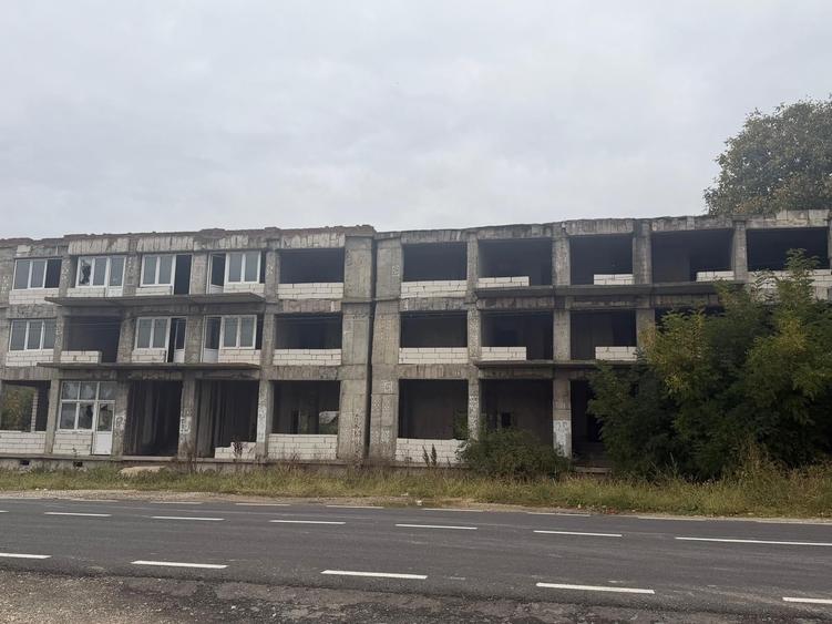 Teren Construcții intravilan de 1337 mp, în Glâmbocata-Deal
