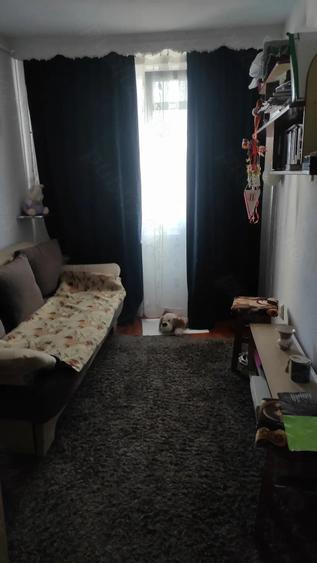 Apartament cu 3 camere semidecomandat în Dărmănești