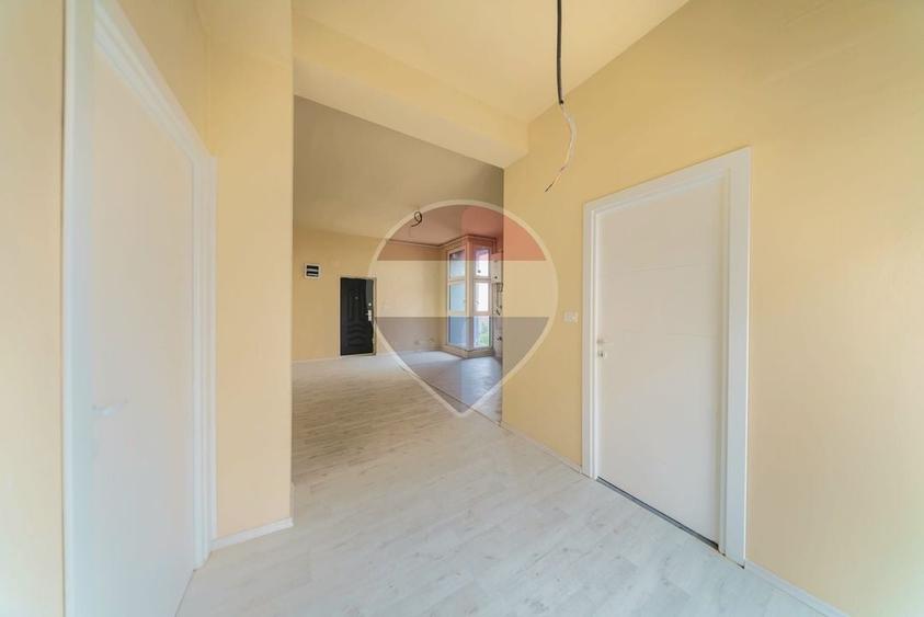 Apartament cu 2 camere semidecomandat în Intim