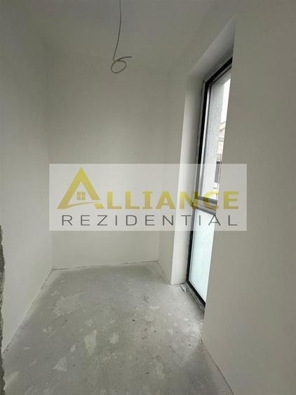 Casă individuală cu 3 camere decomandat cu Canalizare în Central