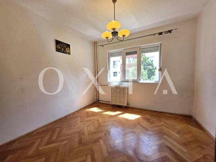 Apartament cu 3 camere semidecomandat în Girocului