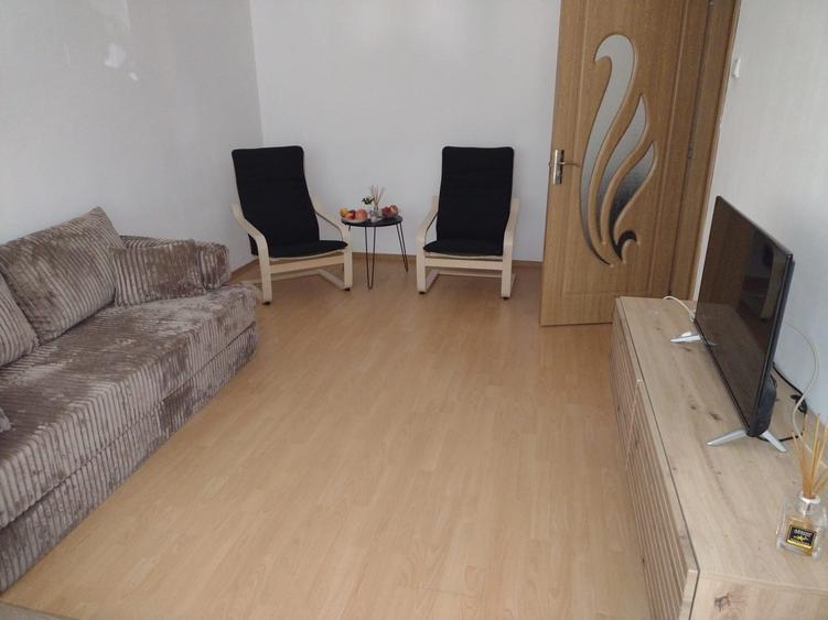 Apartament cu 3 camere decomandat în Baba Novac