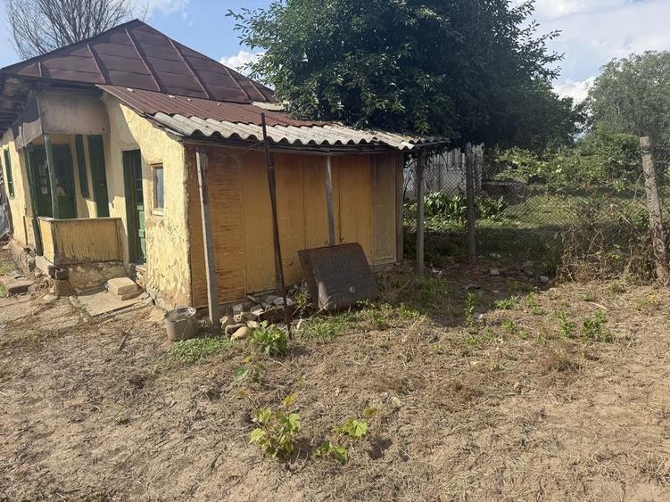 Casă cu 4 camere în Străoane