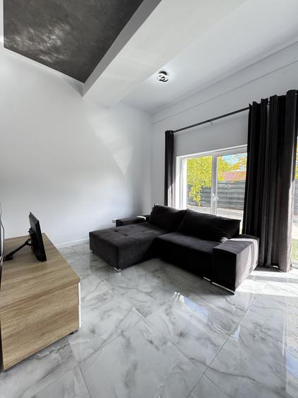 Apartament cu 3 camere semidecomandat, mobilat în Dâmbul Rotund