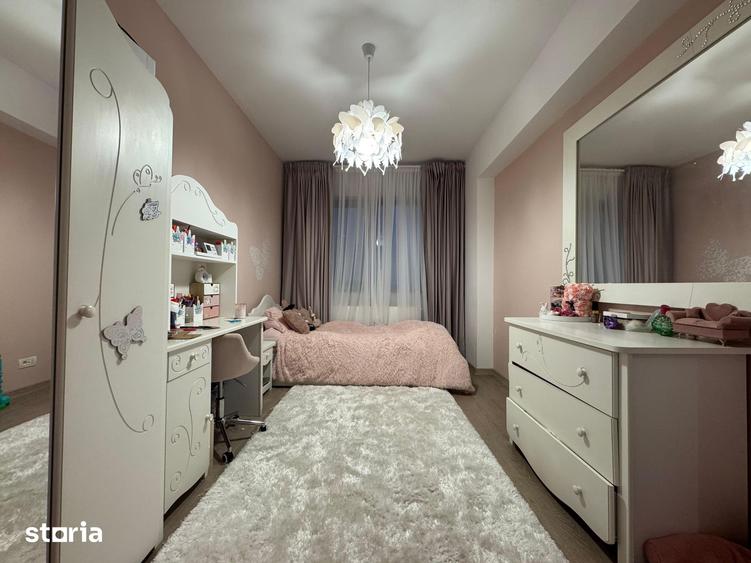 Apartament cu 3 camere semidecomandat în Sisești