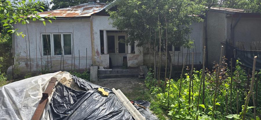Casă individuală cu 3 camere cu Canalizare în Central