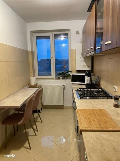 Apartament cu 3 camere în Apărătorii Patriei