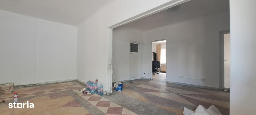 Casă cu 6 camere cu Teren 800 Mp în Rahova