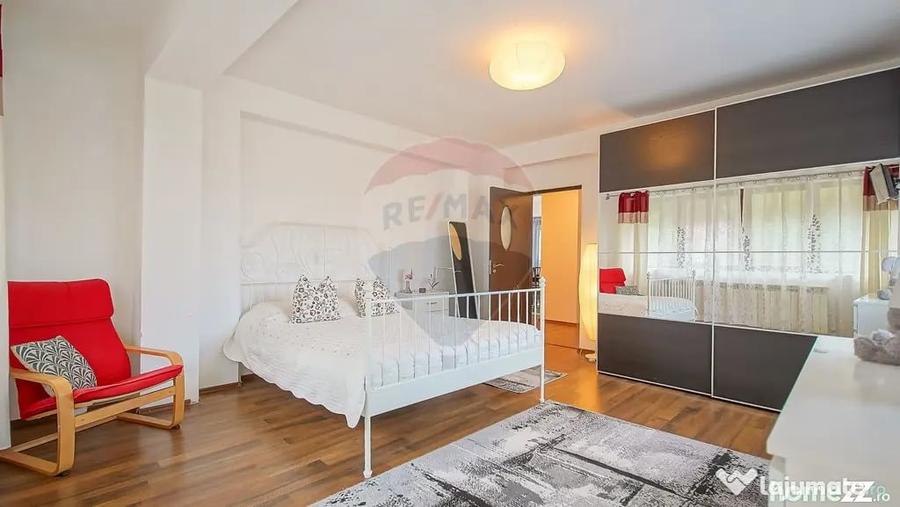Apartament cu 5 camere decomandat în Zamora