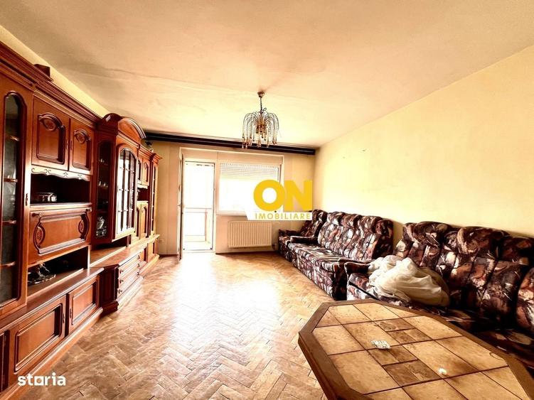 Apartament cu 3 camere decomandat în Cetate