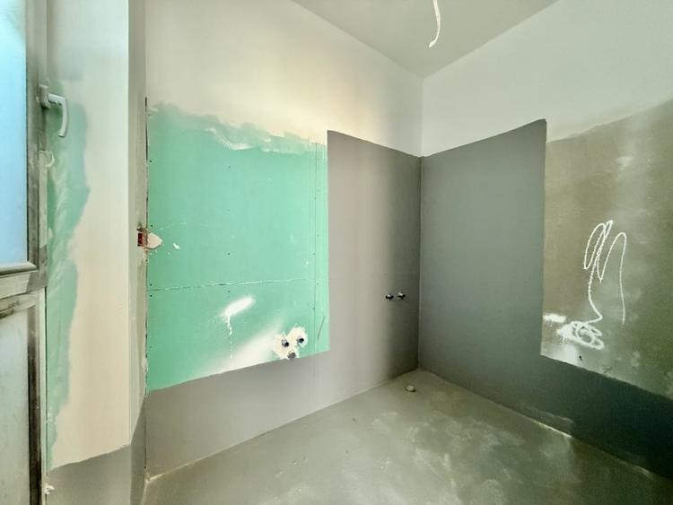 Apartament cu 3 camere semidecomandat în Moșilor