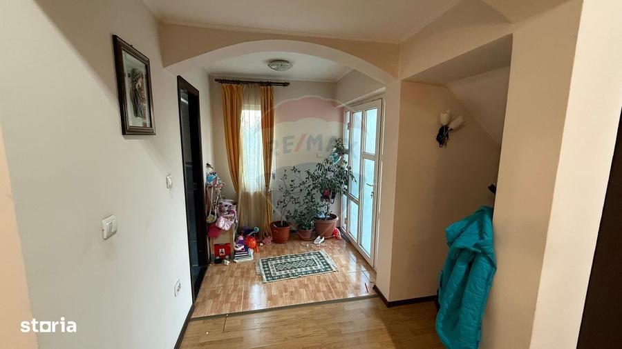 Casă cu 4 camere în Mândrești-Munteni