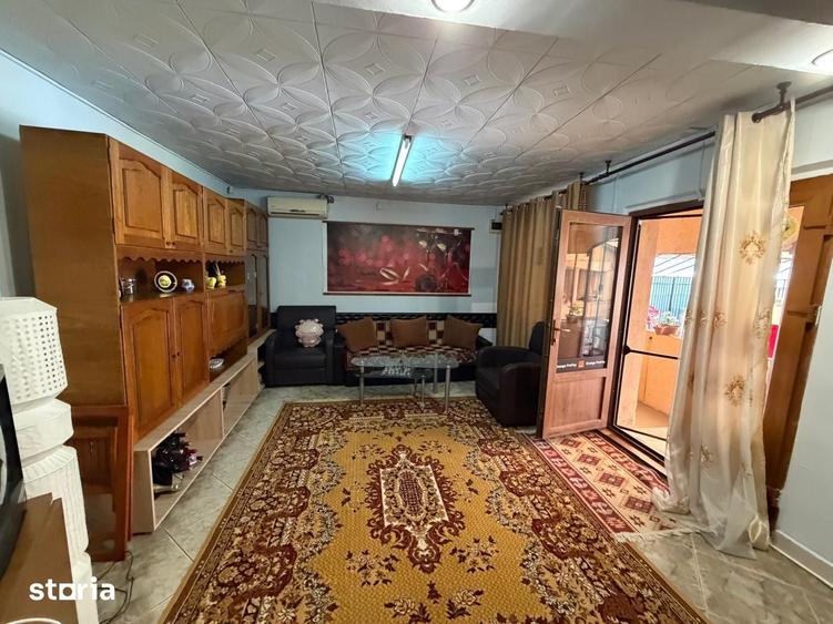 Casă cu 10 camere cu Teren 800 Mp în Costești