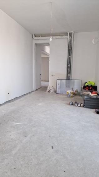 Apartament cu 4 camere decomandat în Mihai Bravu