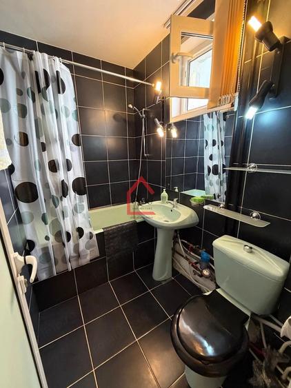 Apartament cu 3 camere decomandat în Filiași
