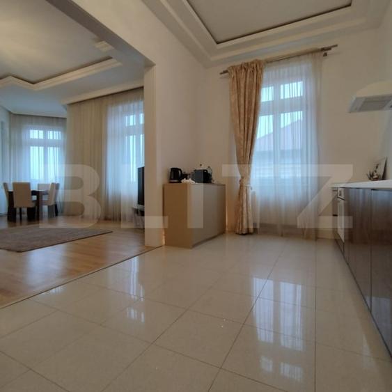 Apartament cu 3 camere decomandat, mobilat în Neptun
