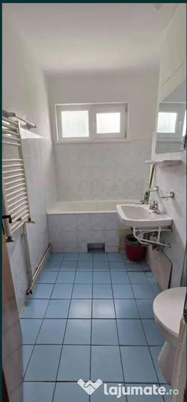 Apartament cu 2 camere semidecomandat în Centrul Civic