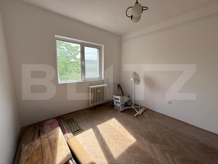 Apartament cu 3 camere semidecomandat în Nord
