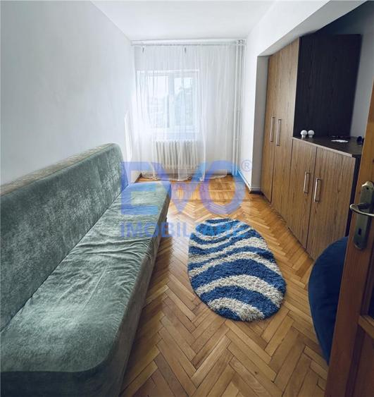 Apartament cu 3 camere decomandat în Gară