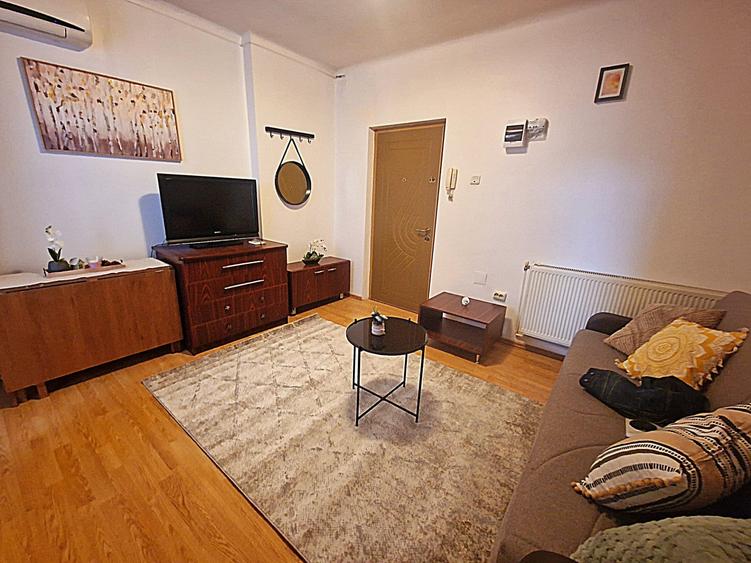Apartament cu 2 camere semidecomandat, mobilat în 13 Septembrie