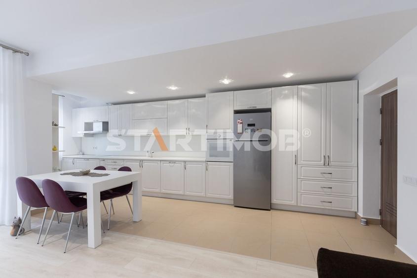 Apartament cu 3 camere decomandat, mobilat în Tractorul