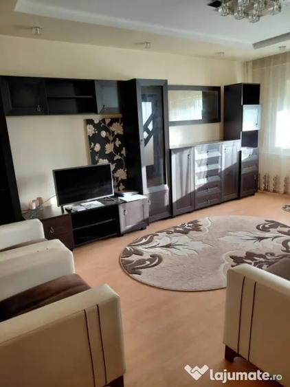 Apartament cu 3 camere decomandat în Craiovița Nouă