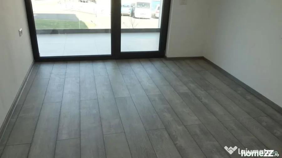 Apartament cu 2 camere semidecomandat în P-ța Muncii