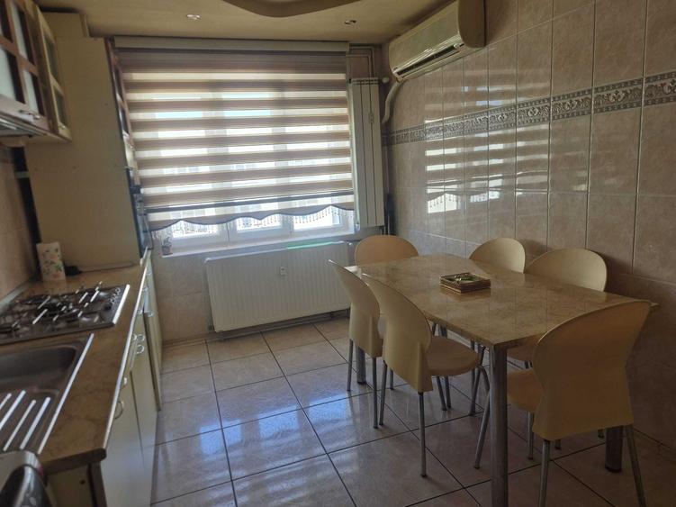 Apartament cu 3 camere decomandat în Doamna Ghica