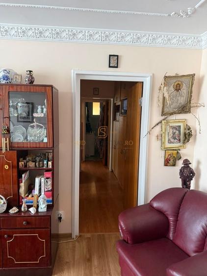 Apartament cu 3 camere semidecomandat, mobilat în Brâncoveanu