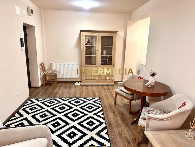 Apartament cu 2 camere decomandat, mobilat în Central