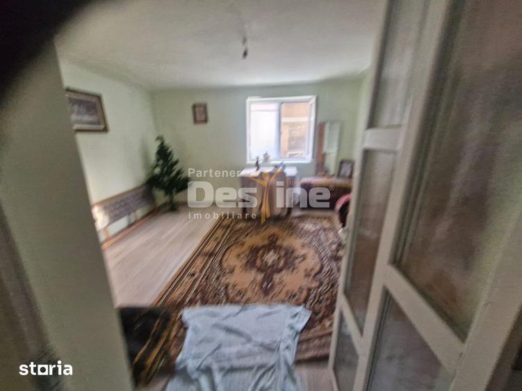 Casă cu 6 camere cu Canalizare în Central