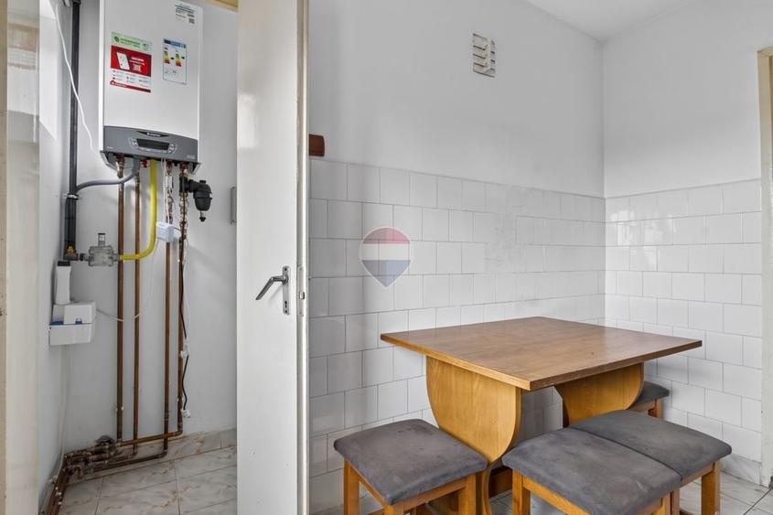 Apartament cu 3 camere semidecomandat în Băncilor