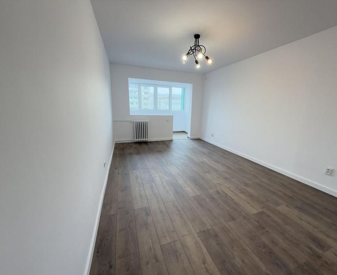 Apartament cu 3 camere decomandat în Titulescu