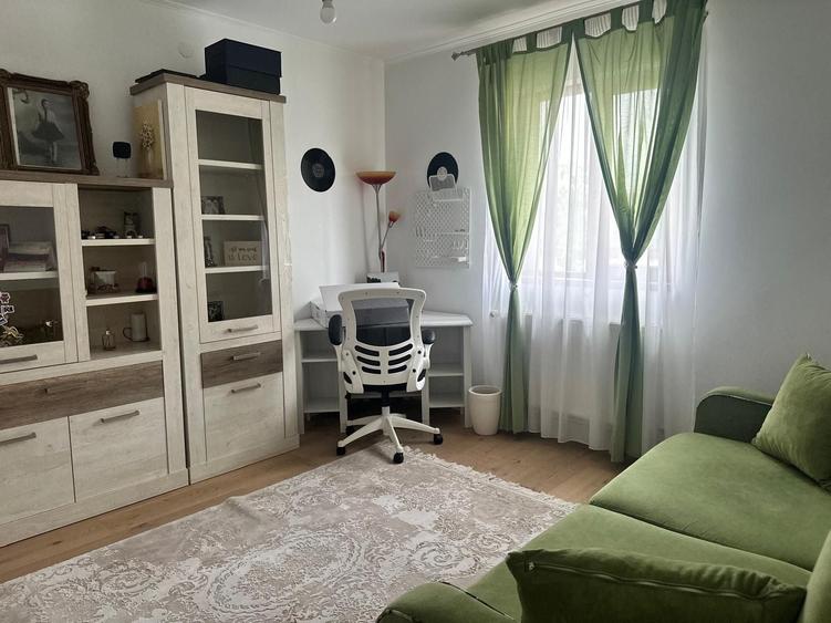 Casă cu 4 camere în Bariera Vâlcii