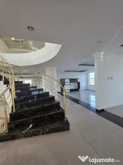 Spațiu comercial, de 3,500 mp, în Unirii