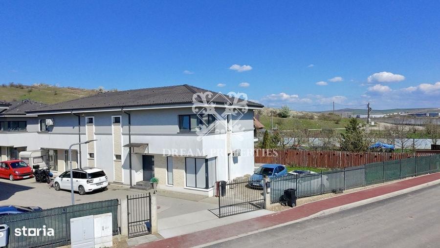 Casă cu 4 camere în Sub Coastă